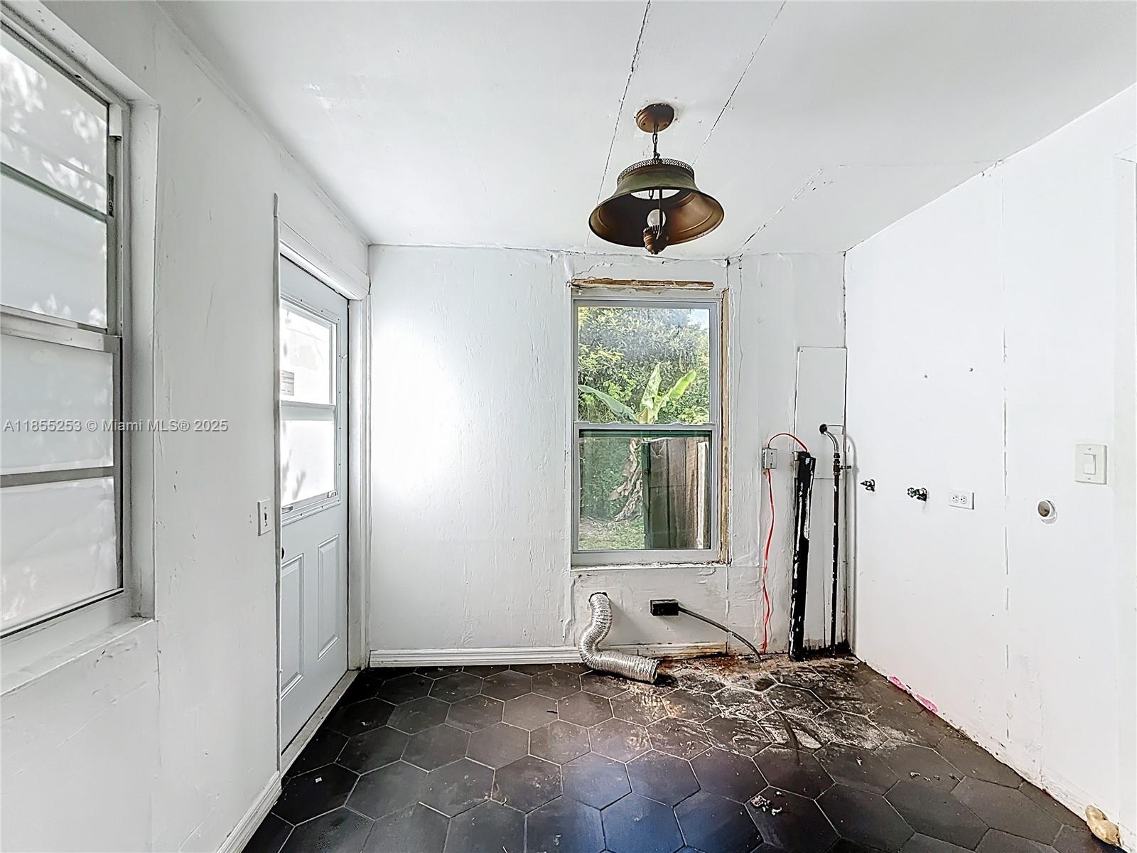 BISCAYNE HEIGHTS - Residential