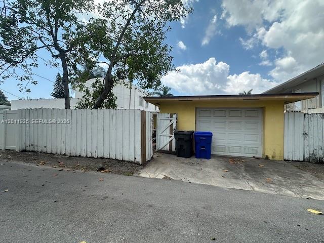 HOLLYWOOD - Residential
