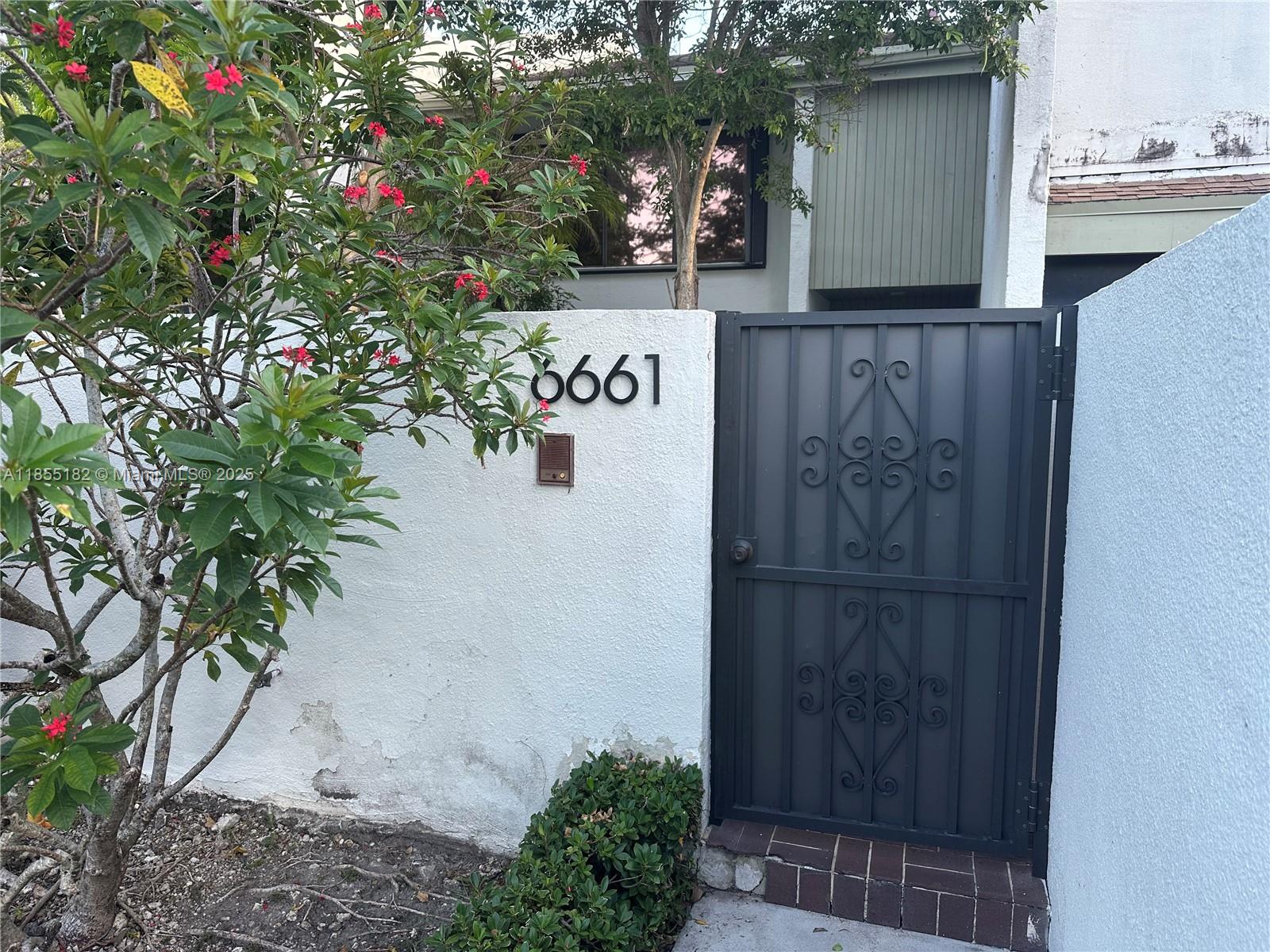 BANYANS OF SOUTH MIAMI CO - Residential