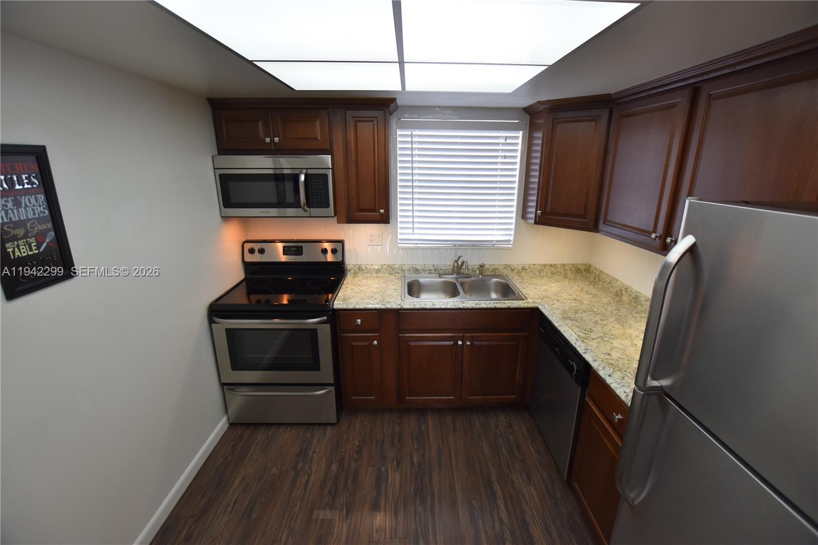 CRESTHAVEN VILLAS 16 COND - Residential