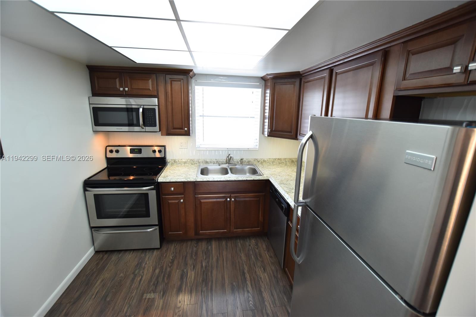 CRESTHAVEN VILLAS 16 COND - Residential