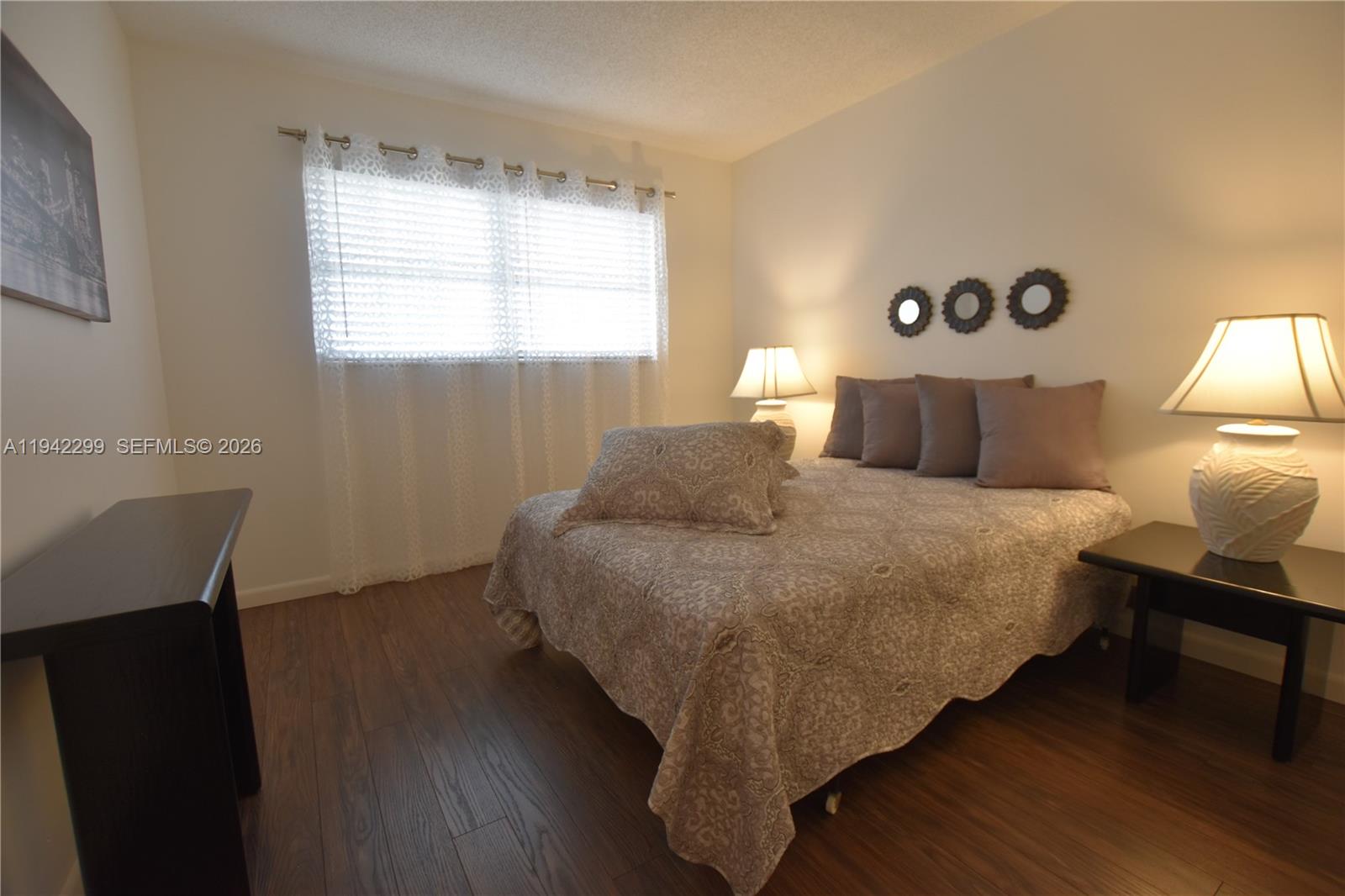 CRESTHAVEN VILLAS 16 COND - Residential