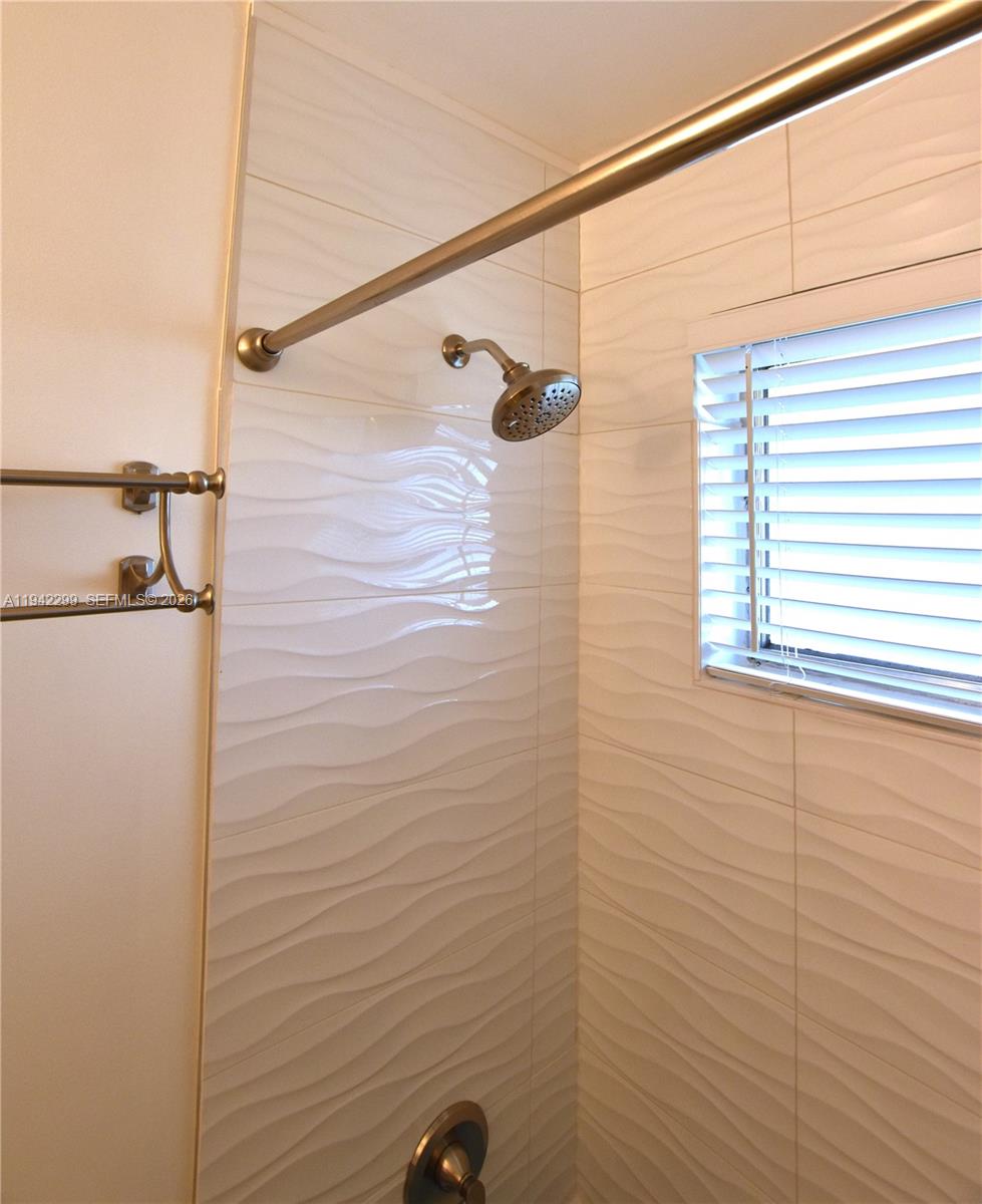 CRESTHAVEN VILLAS 16 COND - Residential