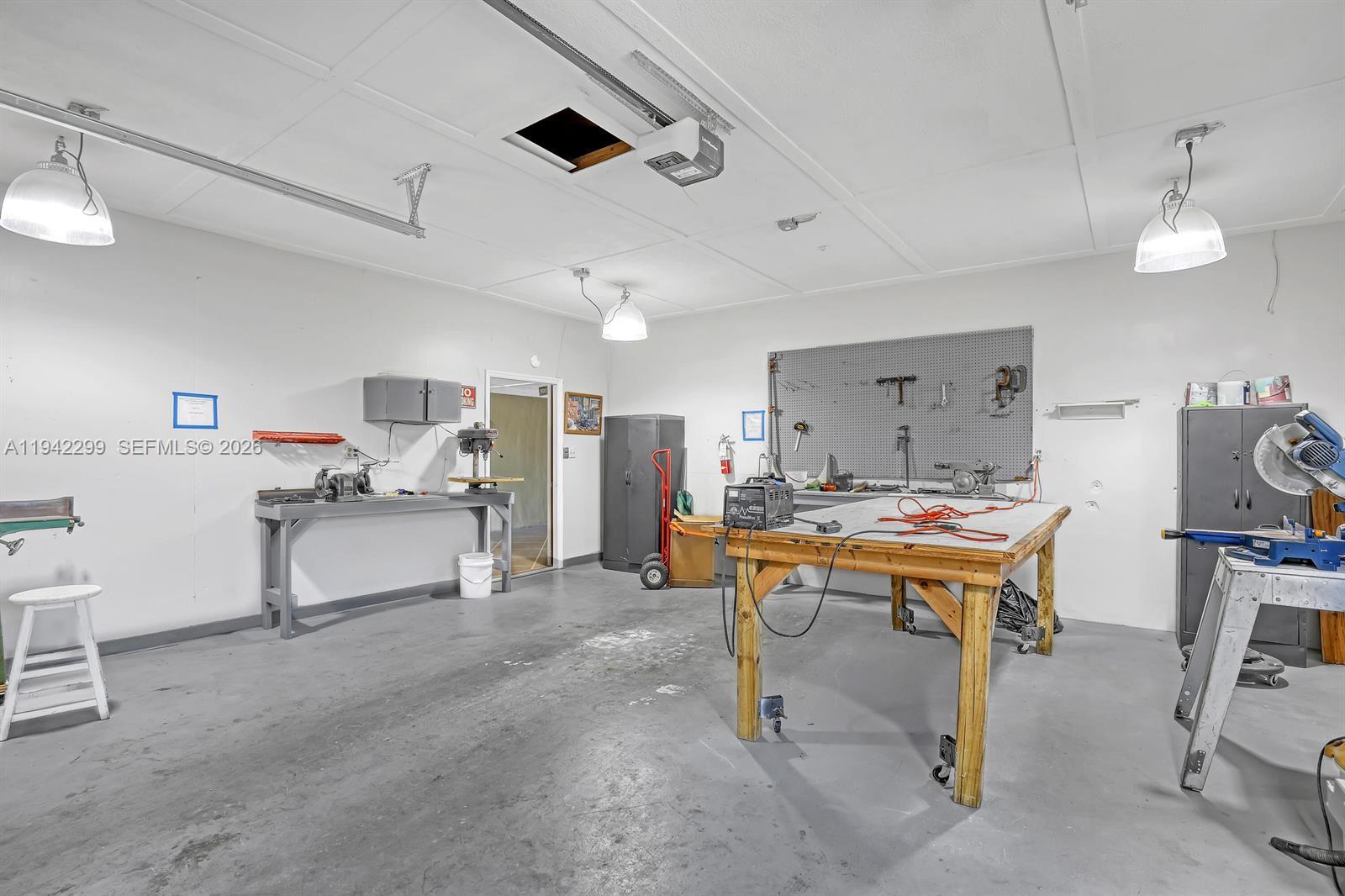 CRESTHAVEN VILLAS 16 COND - Residential