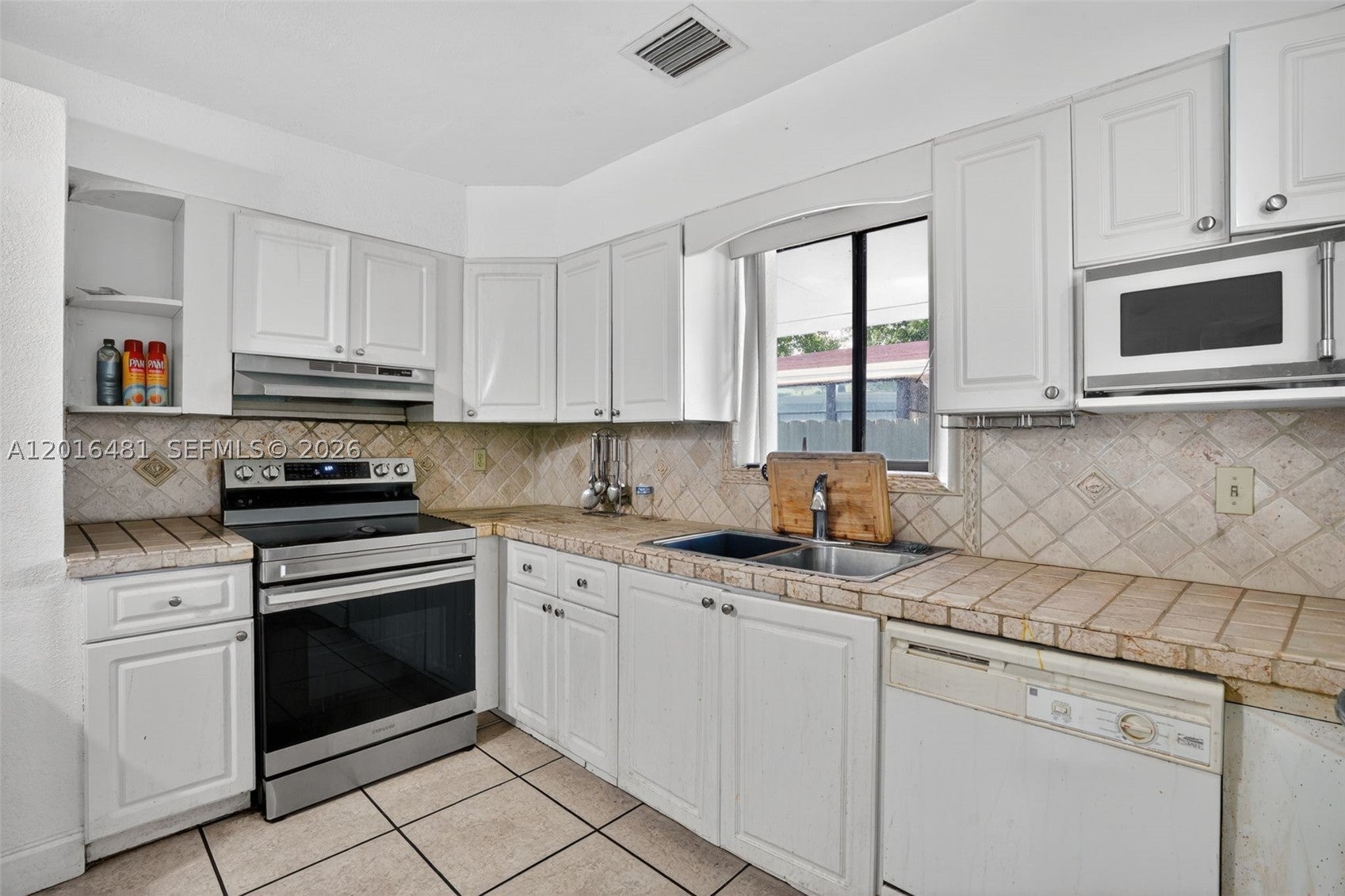 2451 NW 11th St, Miami FL 33125