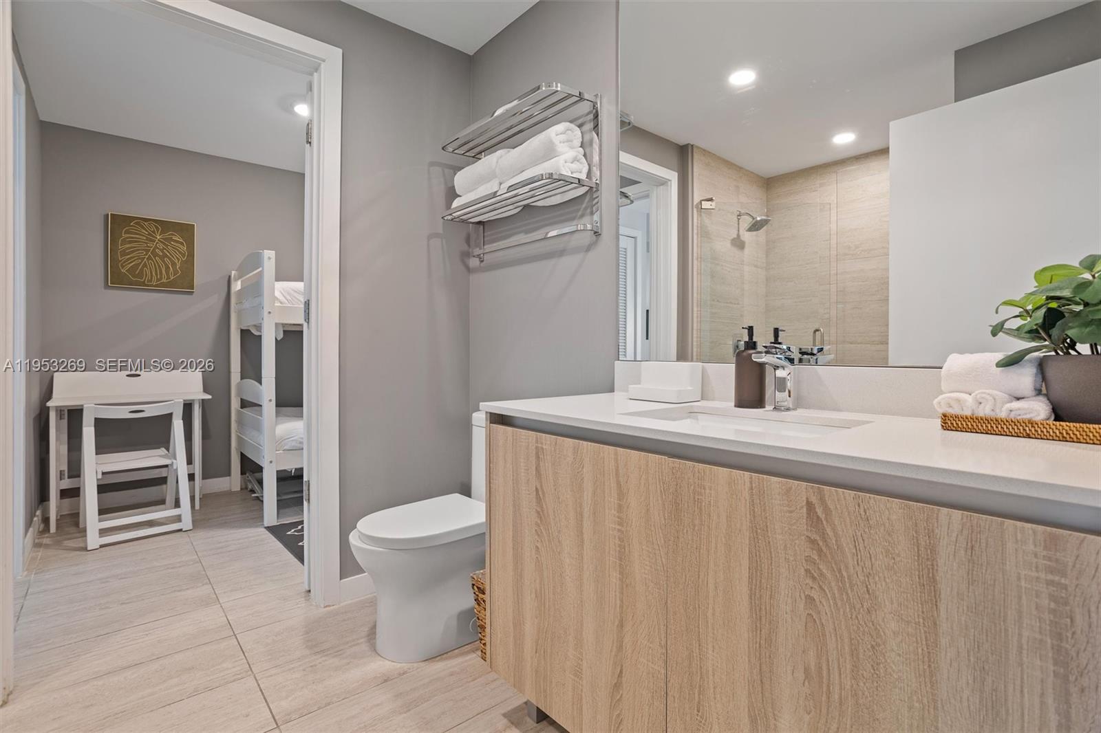 QUADRO CONDO - Residential