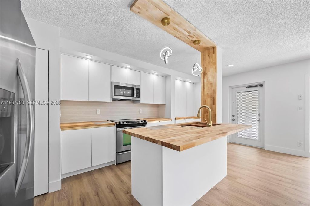 Photo of 7511 S Oriole Blvd #201, Delray Beach, FL 33446 (MLS # A11967700)