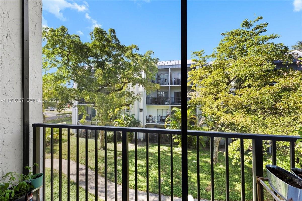 VILLAGE SQUARE CONDO - Residential