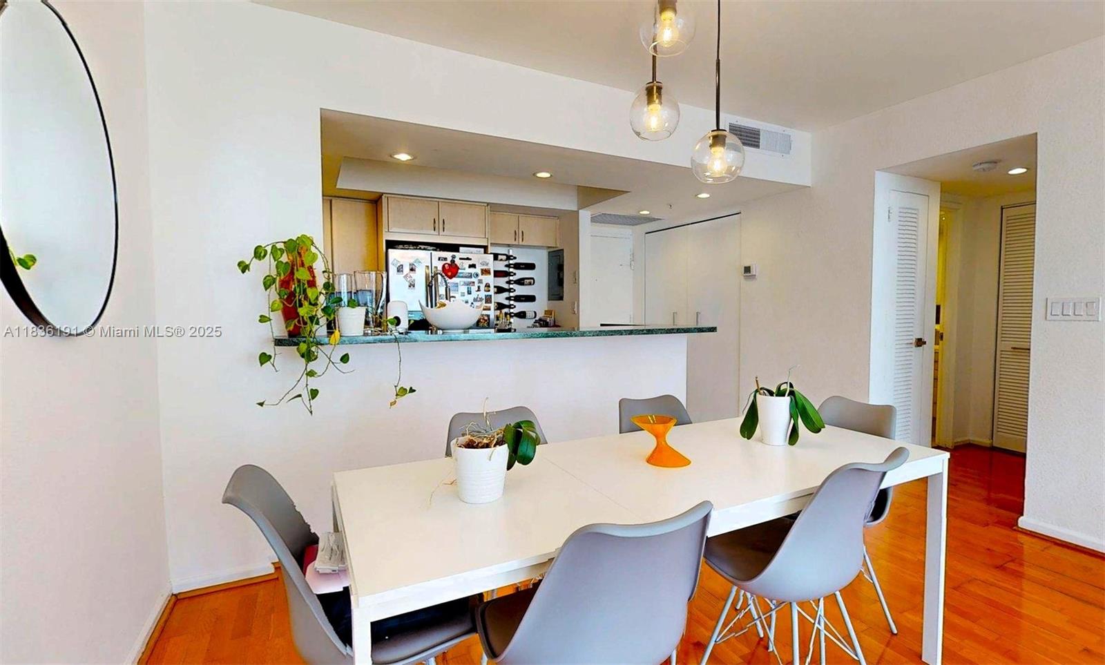 5600 CONDO - Residential