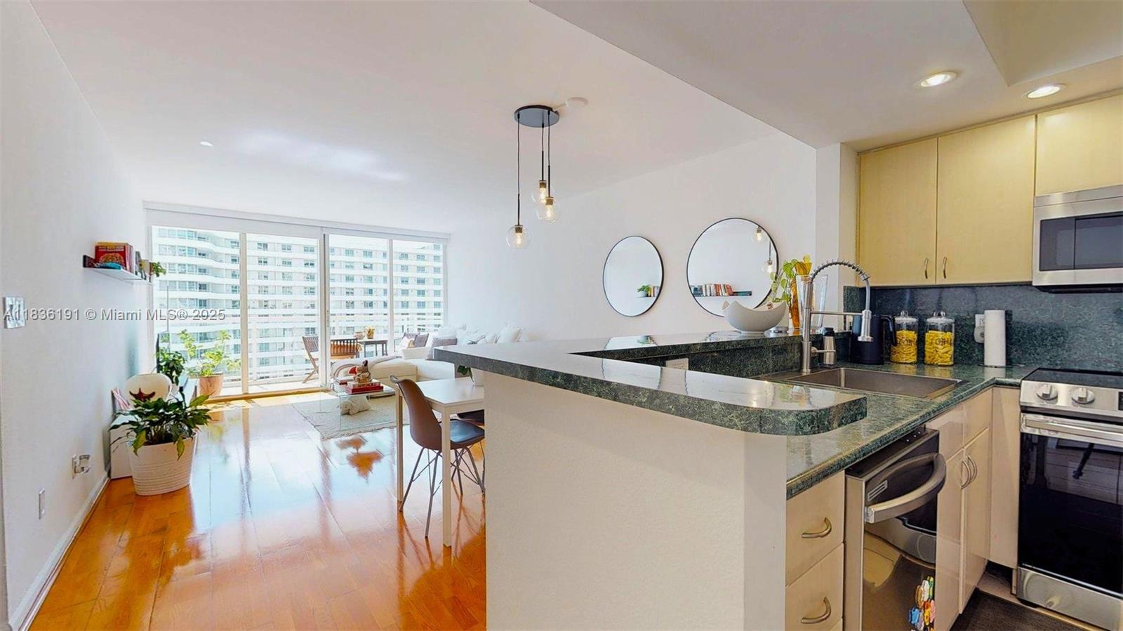 5600 Collins Ave 10A