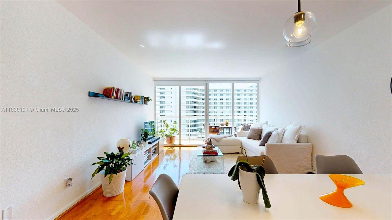 5600 Collins Ave 10A