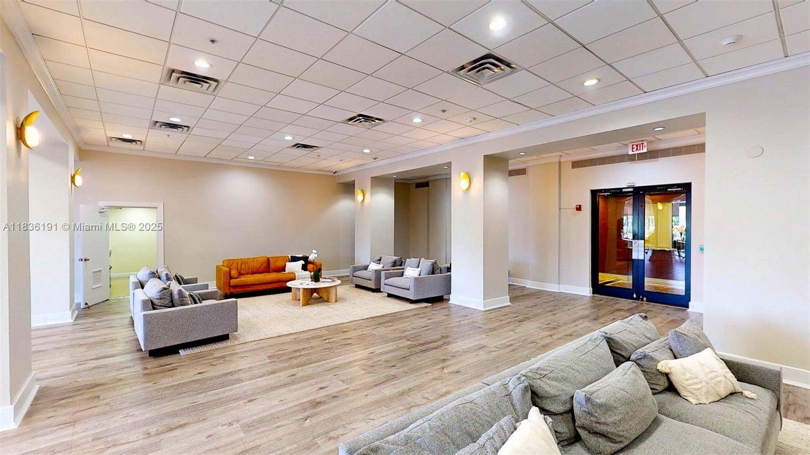 5600 CONDO - Residential