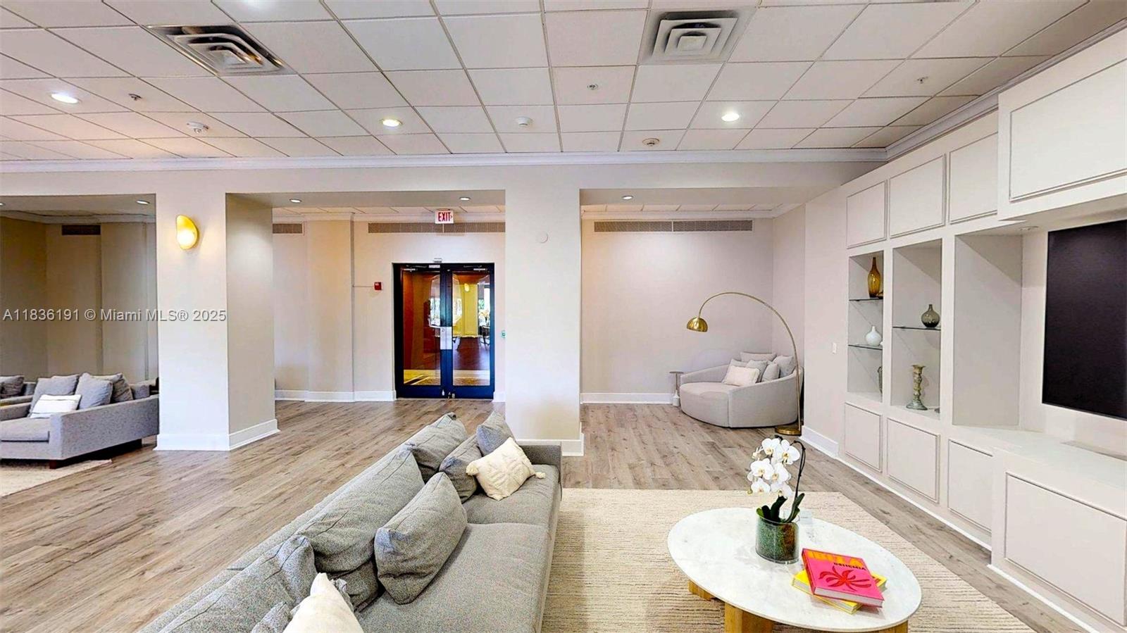 5600 CONDO - Residential