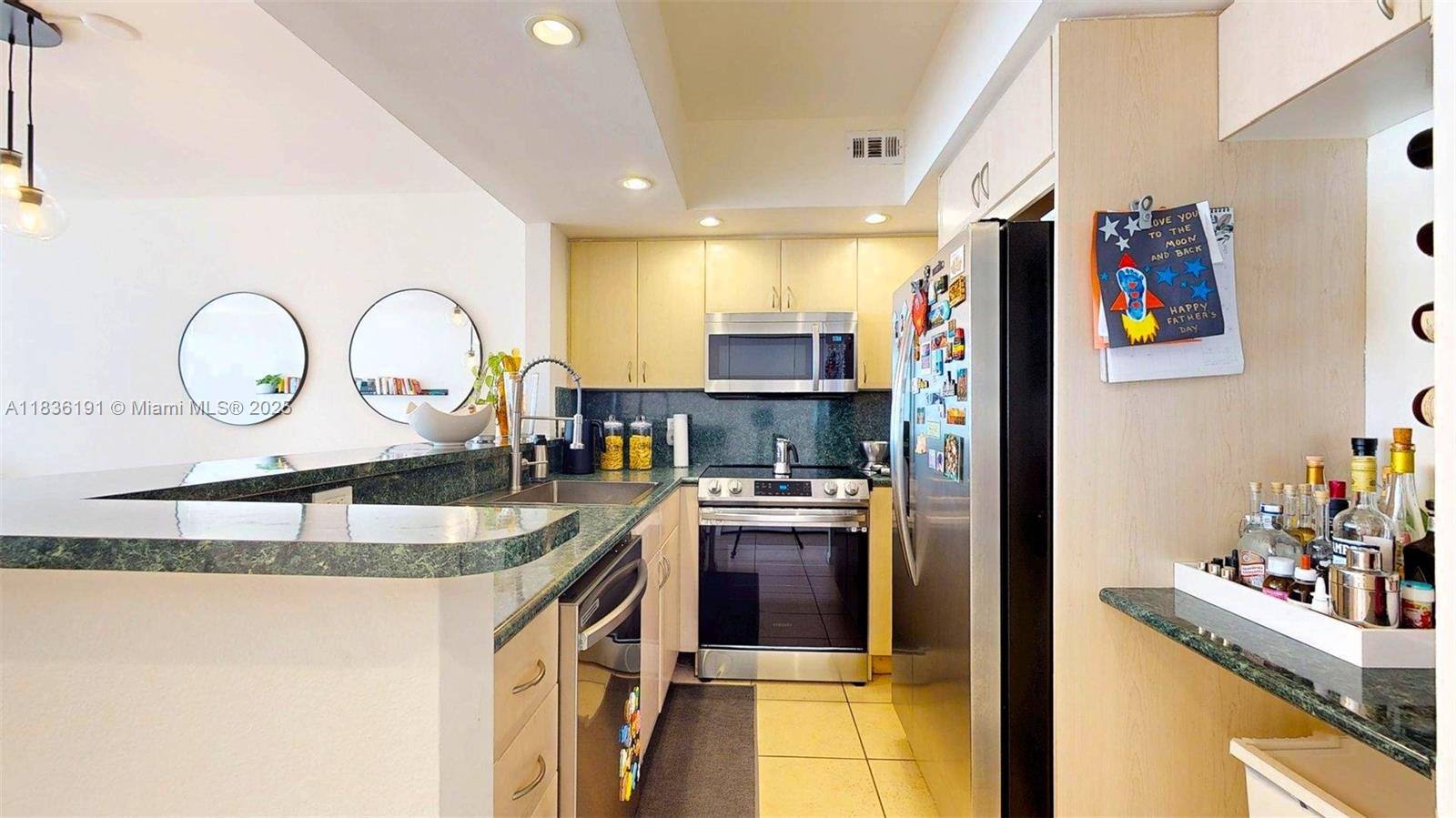 5600 Collins Ave 10A