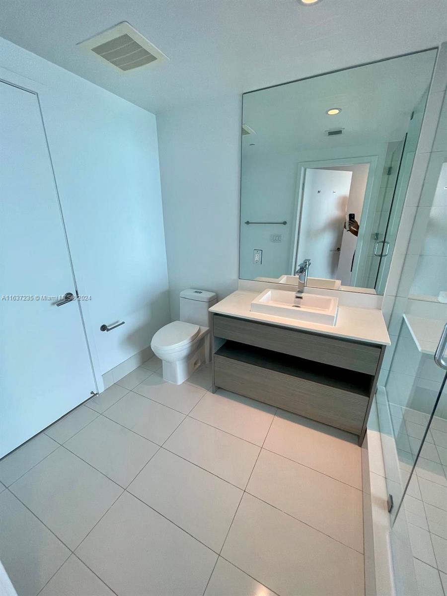 ICON BAY CONDO - Residential Lease