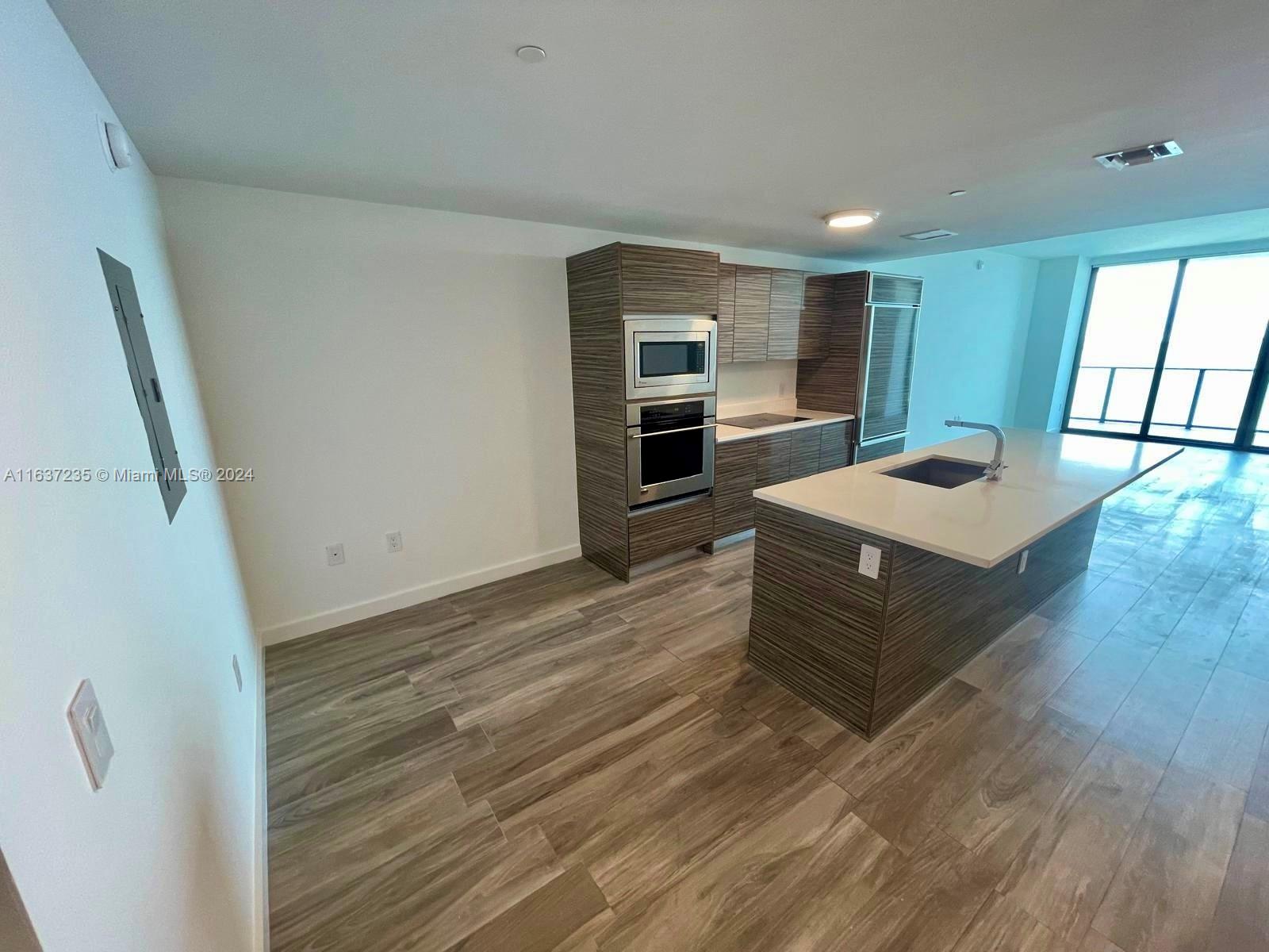 ICON BAY CONDO - Residential Lease