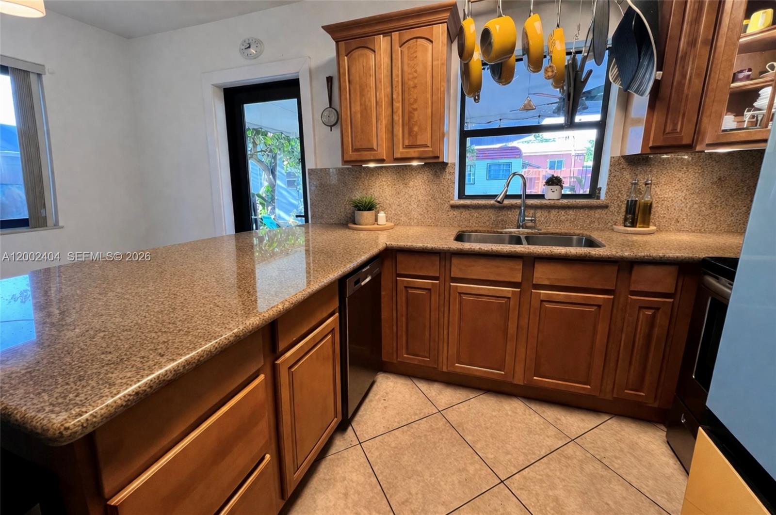 MIAMI MODERN MANORS - Residential Lease