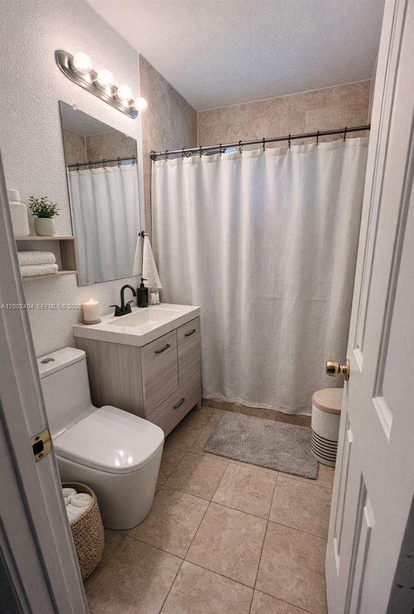 MIAMI MODERN MANORS - Residential Lease