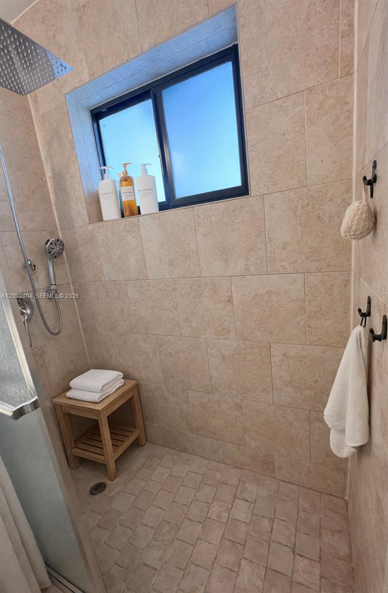 MIAMI MODERN MANORS - Residential Lease