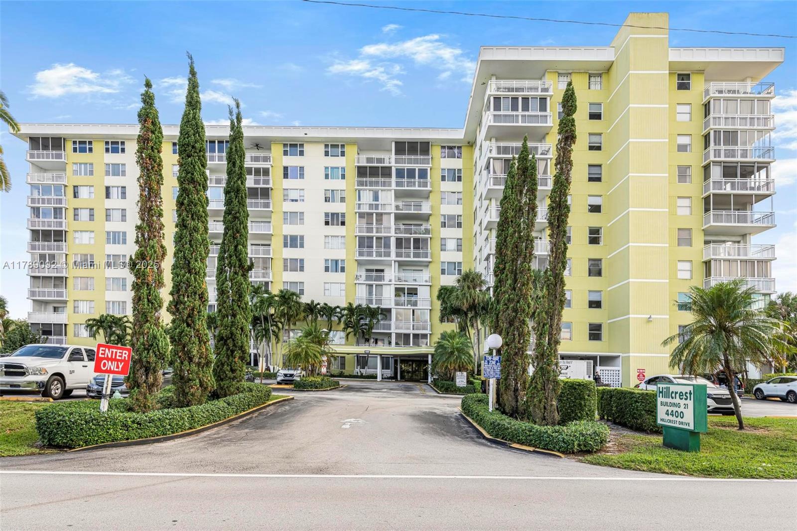 4400 Hillcrest Dr 912B