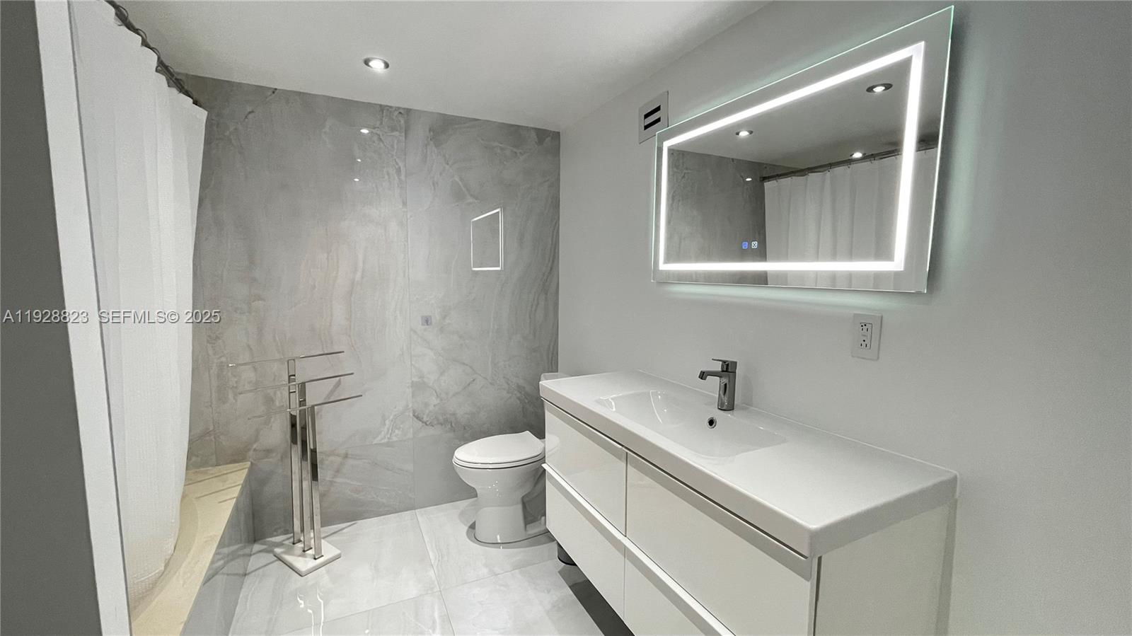 OCEANVIEW PARK CONDO - Residential Lease