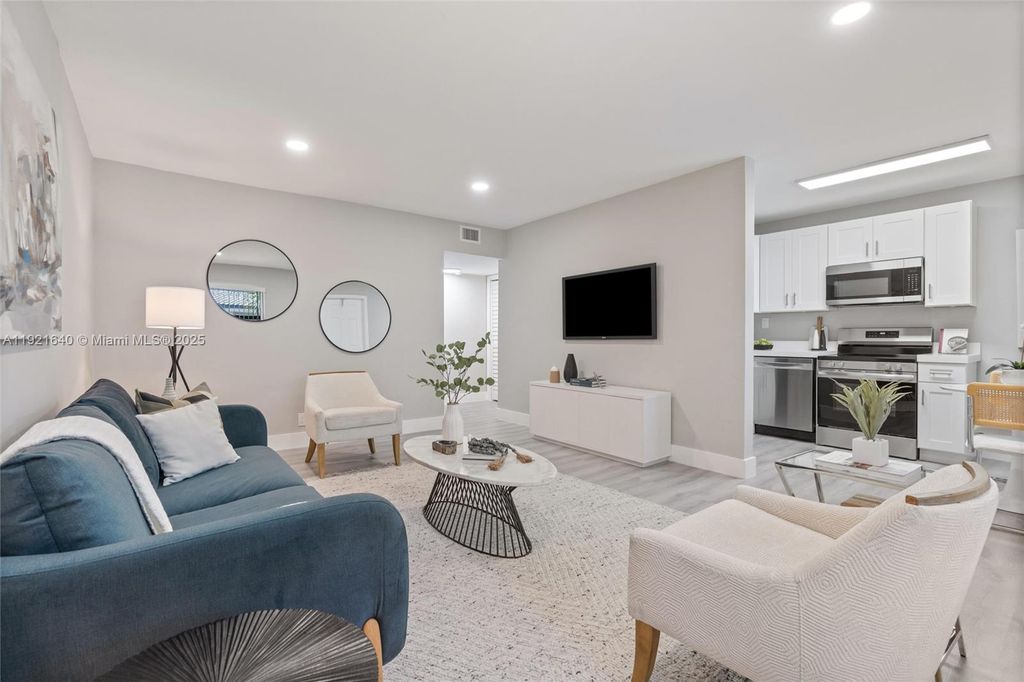 Photo of 1400 NE 5th Ter #4, Fort Lauderdale, FL 33304 (MLS # A11921640)