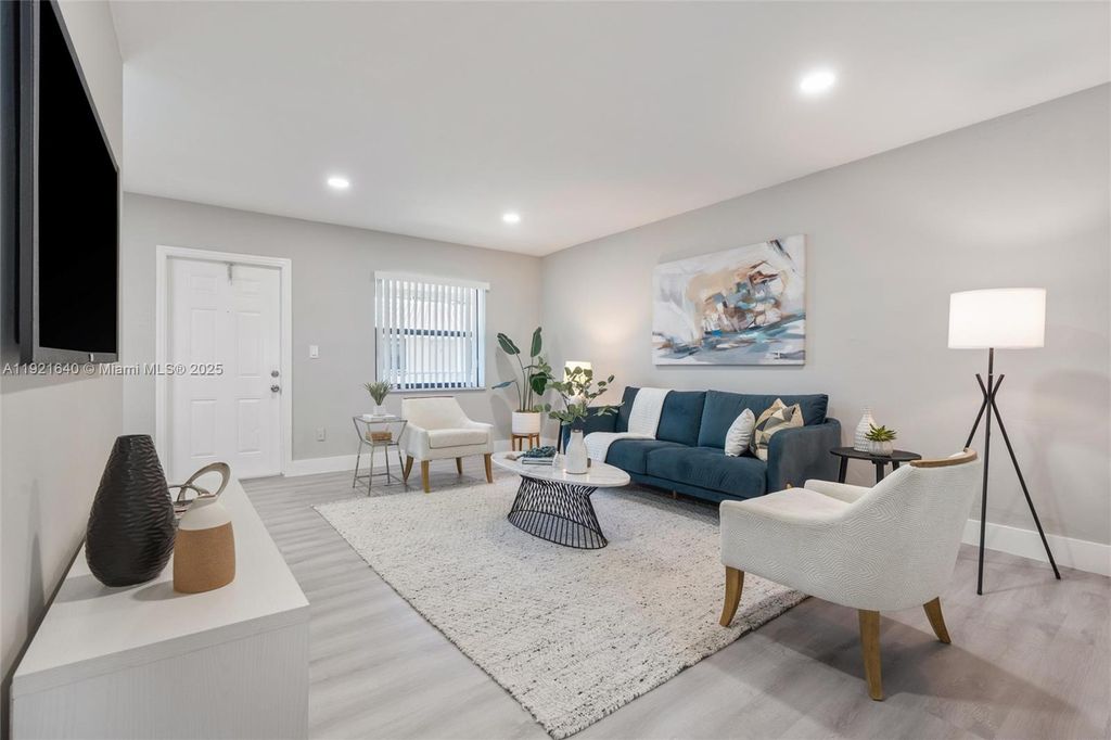 Photo of 1400 NE 5th Ter #4, Fort Lauderdale, FL 33304 (MLS # A11921640)