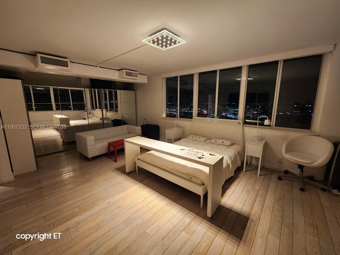 BAYVIEW TOWERS CONDO SOUT - Residential