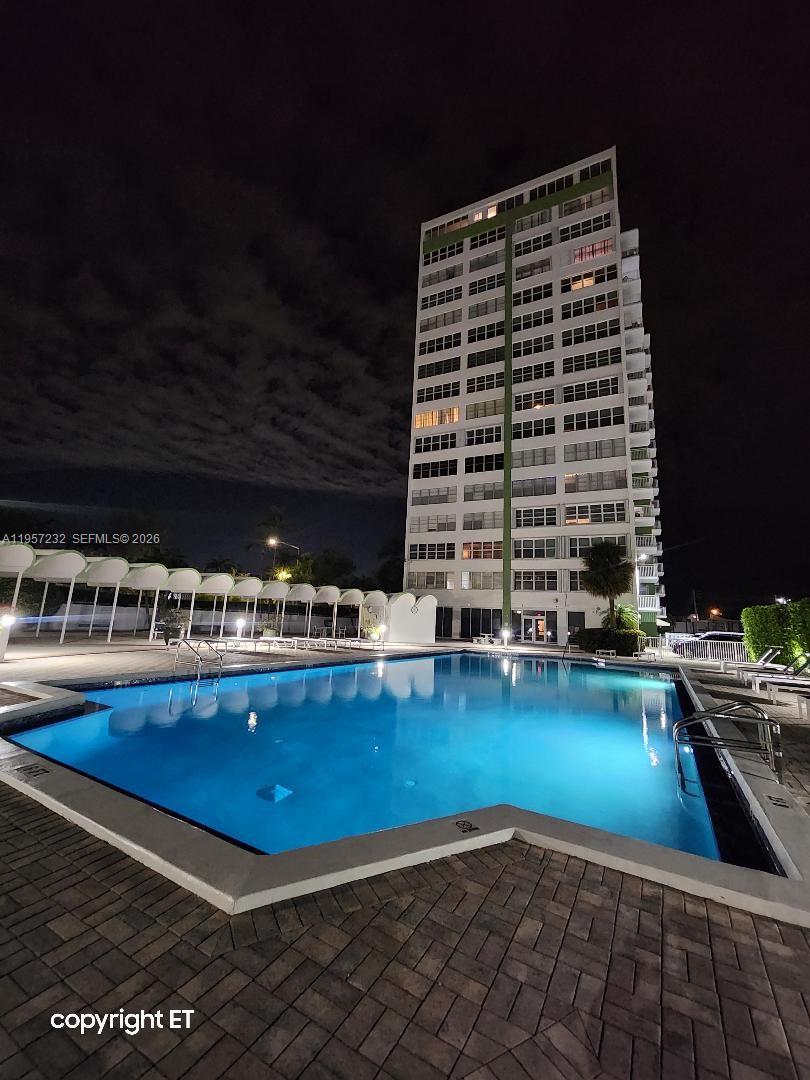 BAYVIEW TOWERS CONDO SOUT - Residential