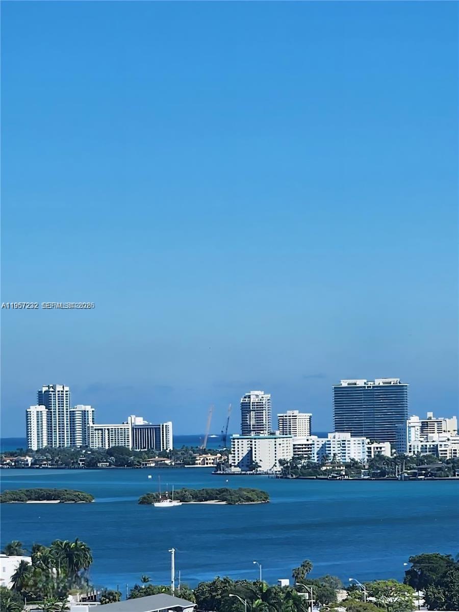 BAYVIEW TOWERS CONDO SOUT - Residential