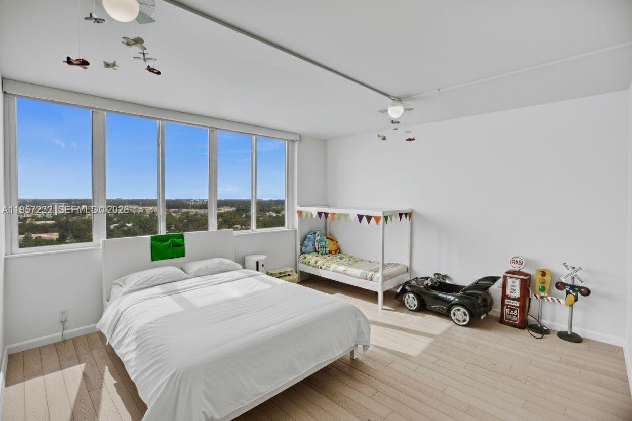 BAYVIEW TOWERS CONDO SOUT - Residential