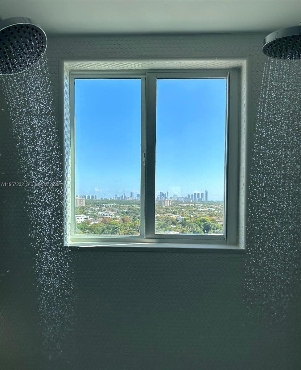 BAYVIEW TOWERS CONDO SOUT - Residential