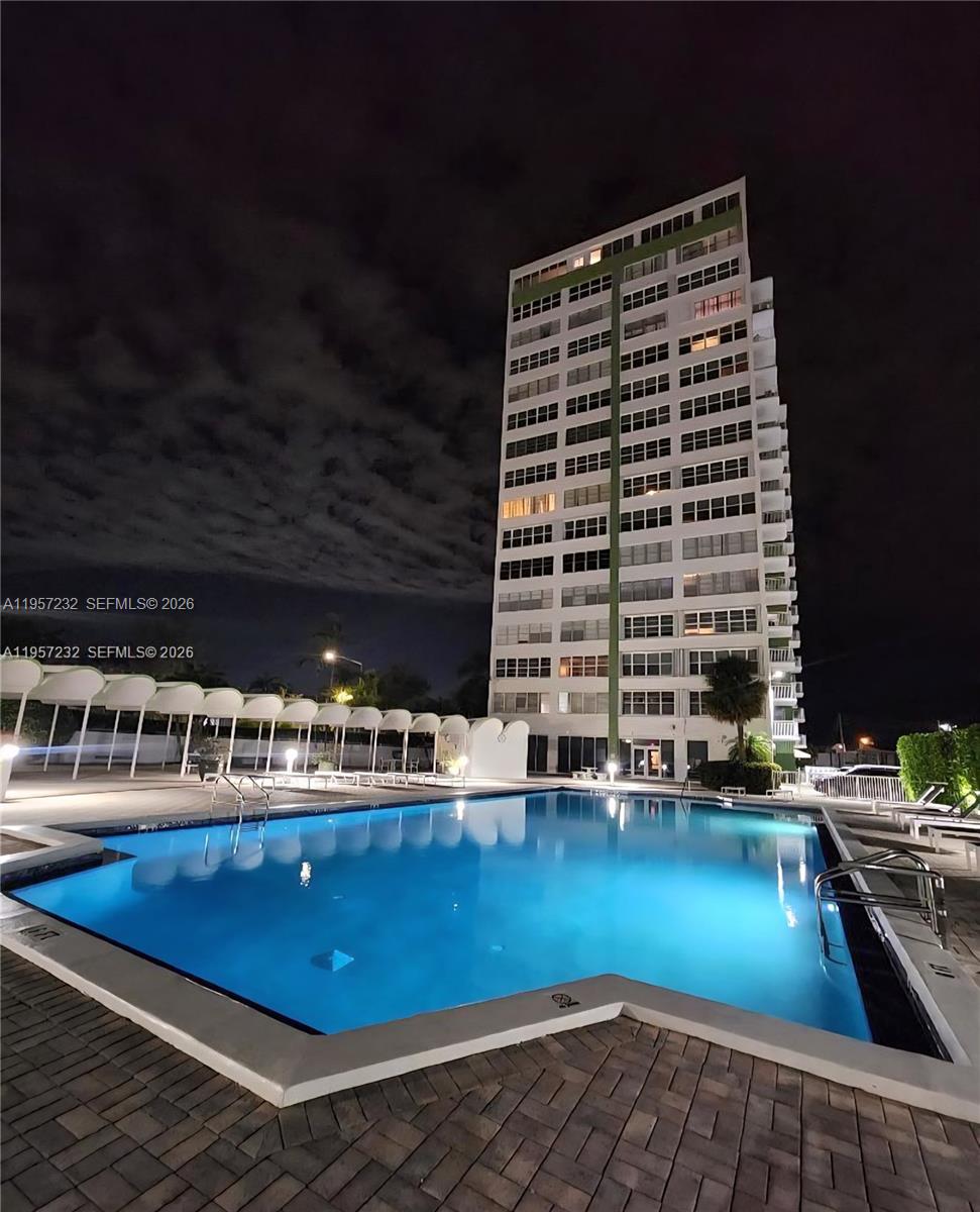 BAYVIEW TOWERS CONDO SOUT - Residential