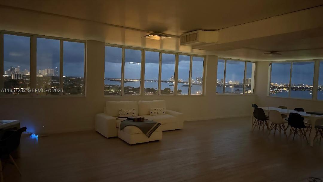 BAYVIEW TOWERS CONDO SOUT - Residential