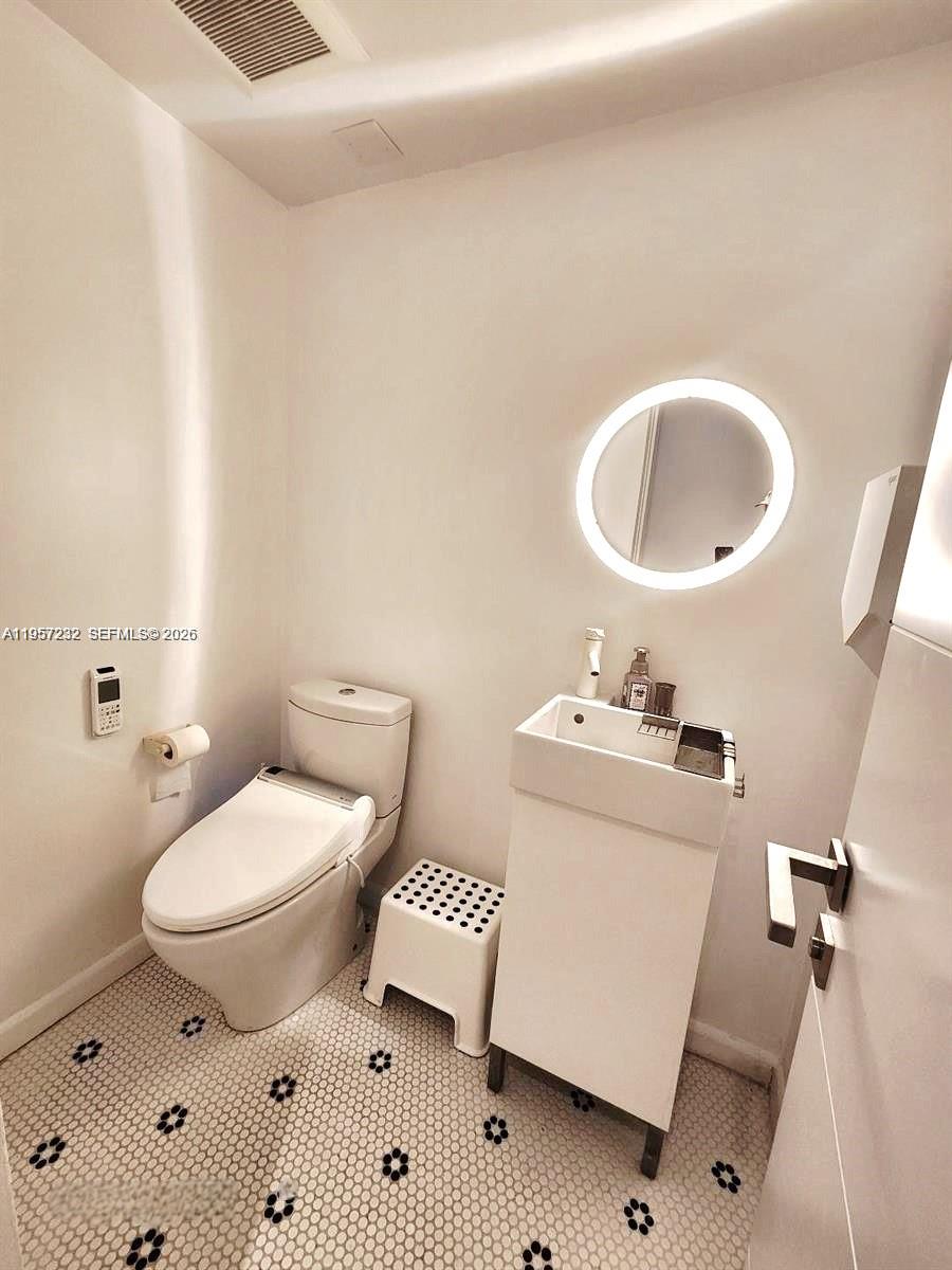 BAYVIEW TOWERS CONDO SOUT - Residential