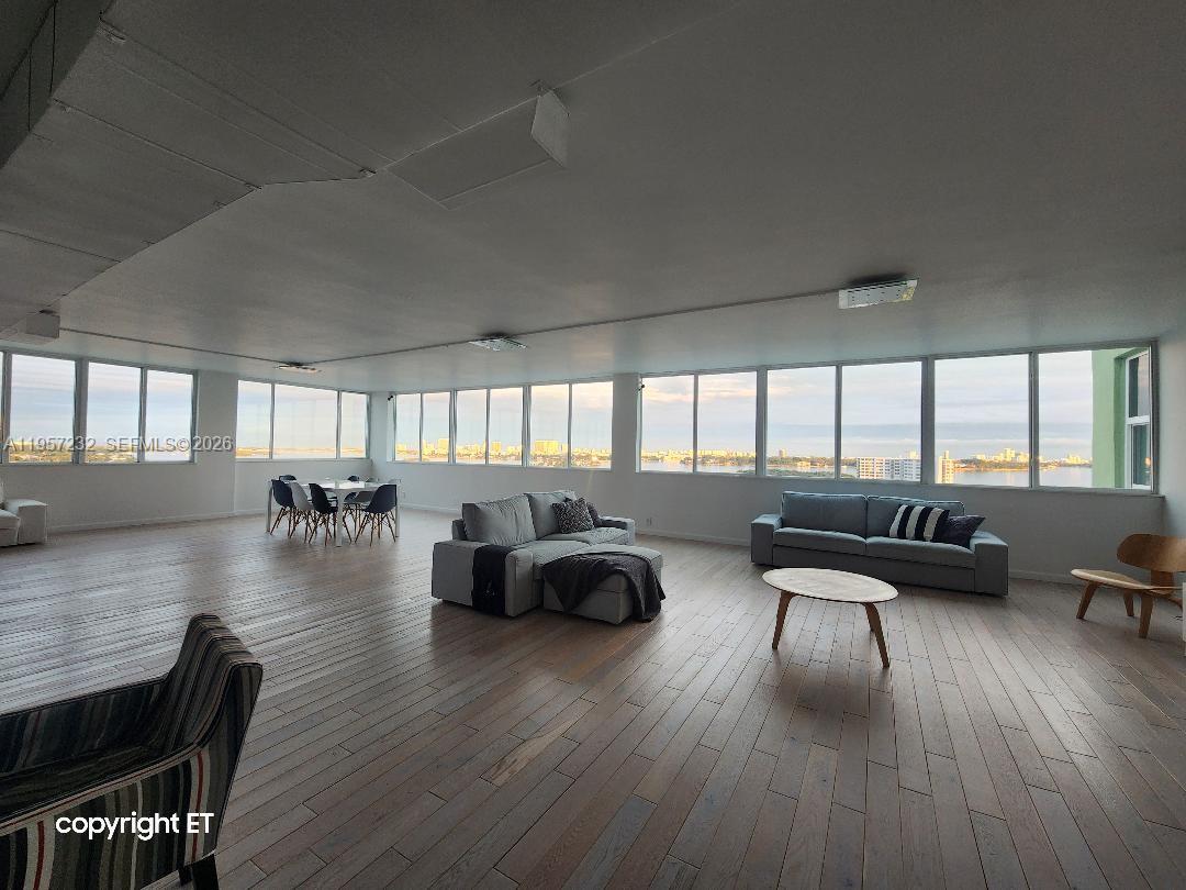 BAYVIEW TOWERS CONDO SOUT - Residential