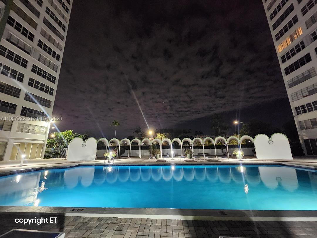 BAYVIEW TOWERS CONDO SOUT - Residential