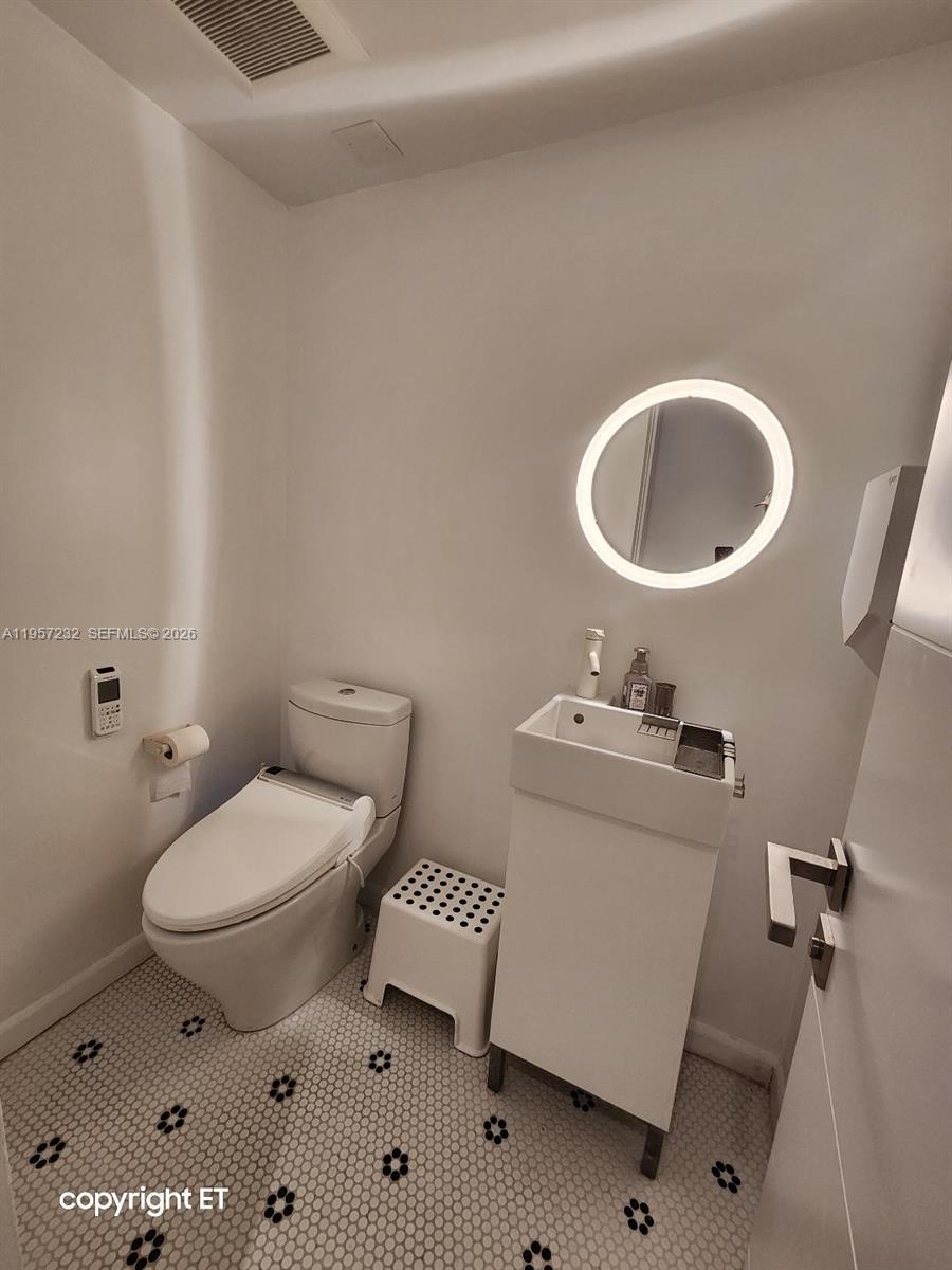 BAYVIEW TOWERS CONDO SOUT - Residential