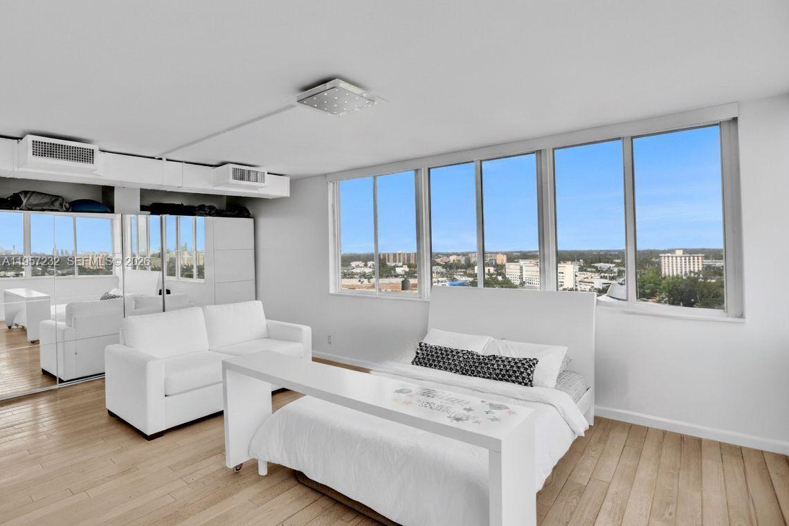 BAYVIEW TOWERS CONDO SOUT - Residential