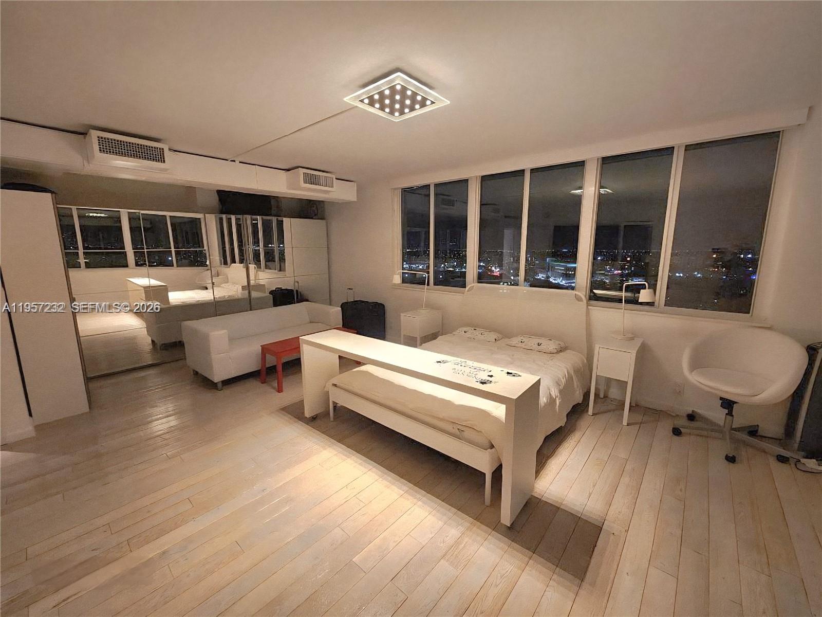 BAYVIEW TOWERS CONDO SOUT - Residential