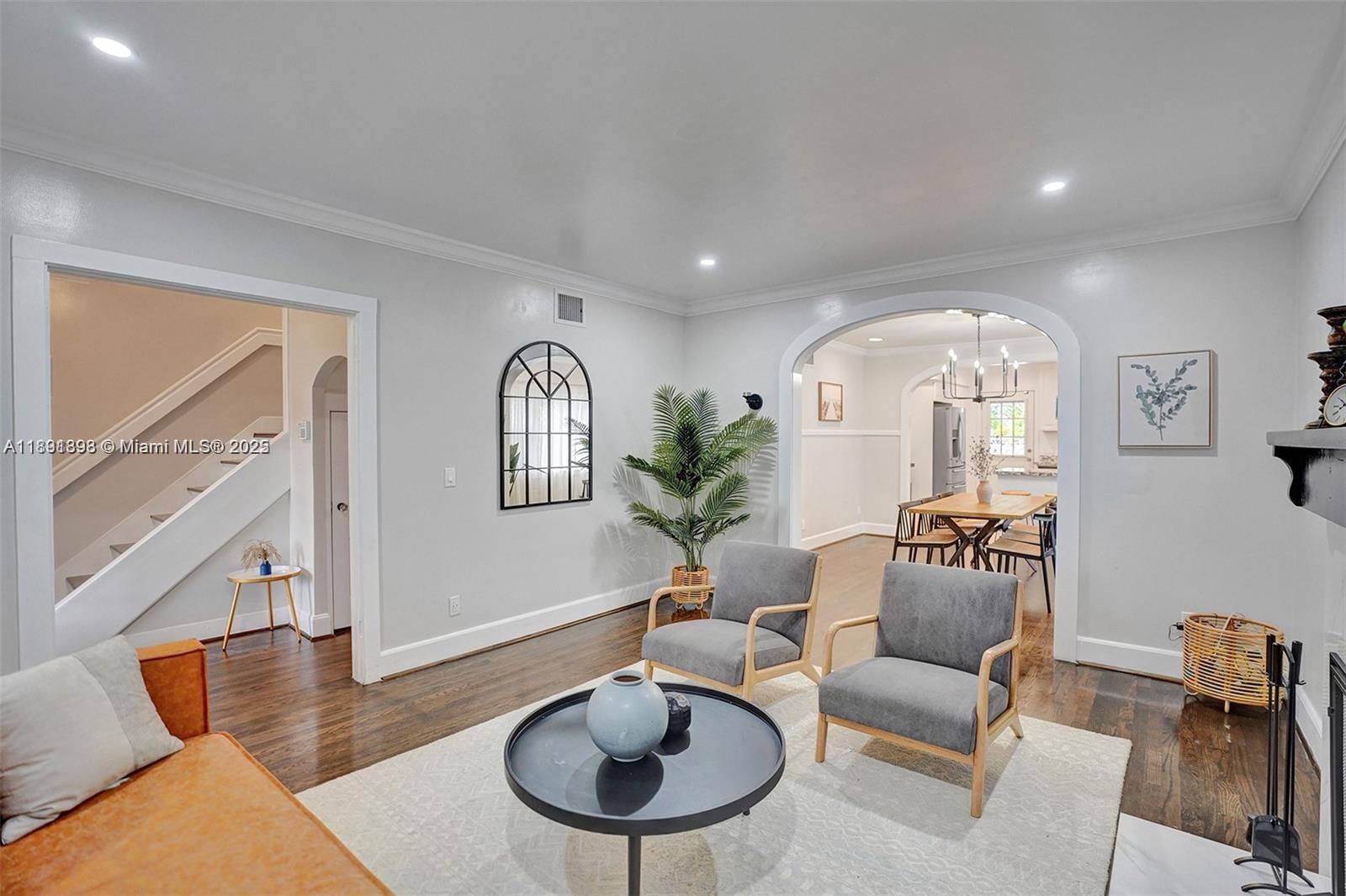HOLLYWOOD - Residential