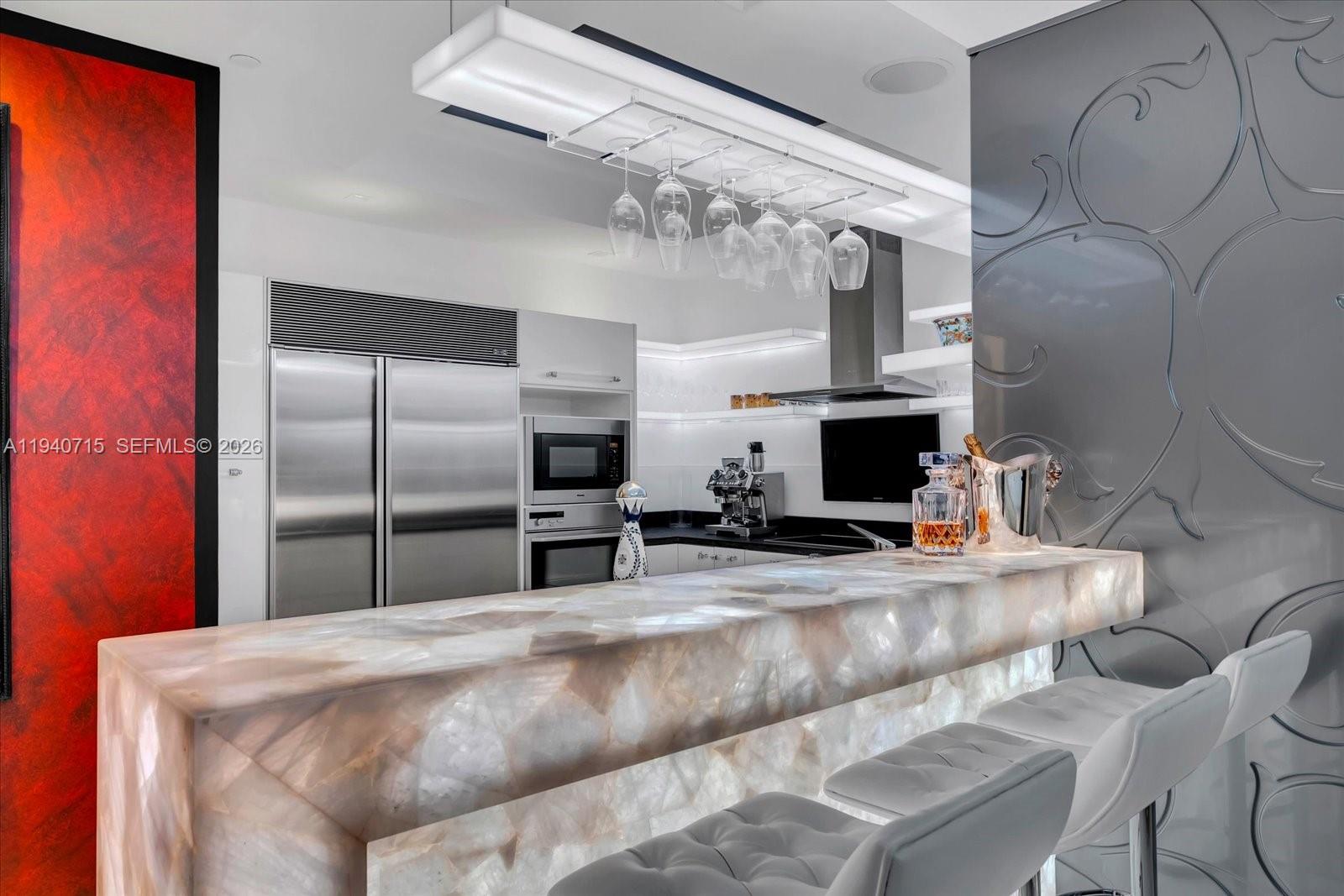 CONTINUUM ON SOUTH BEACH - Residential