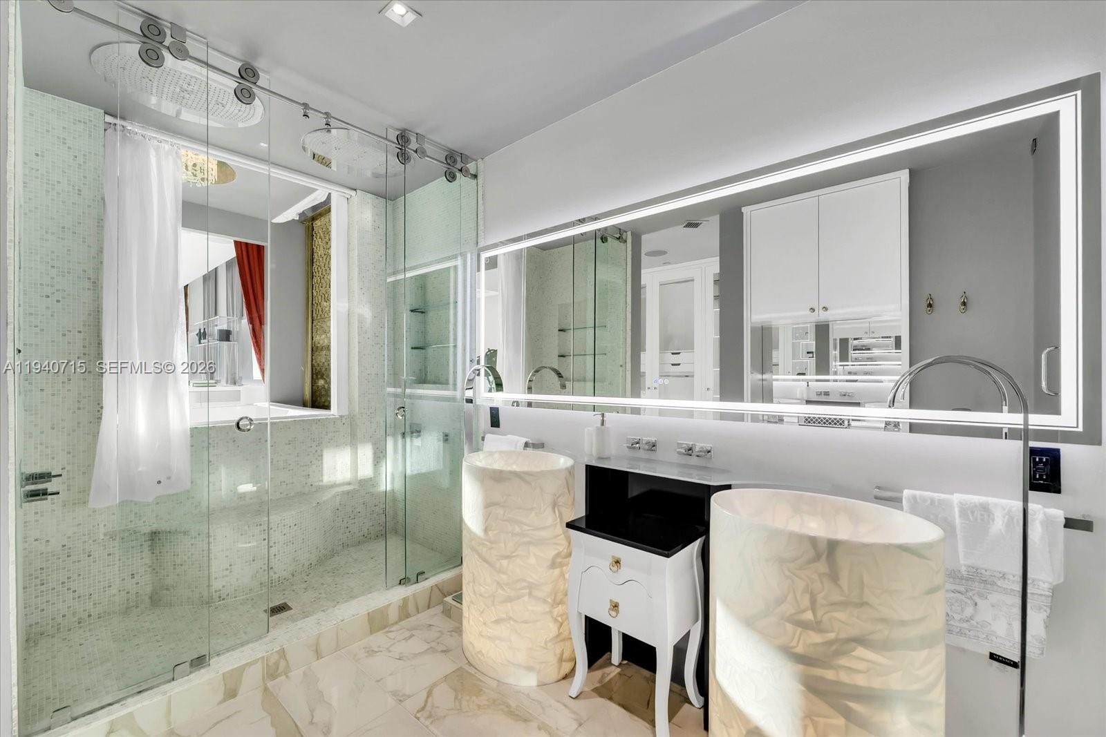 CONTINUUM ON SOUTH BEACH - Residential