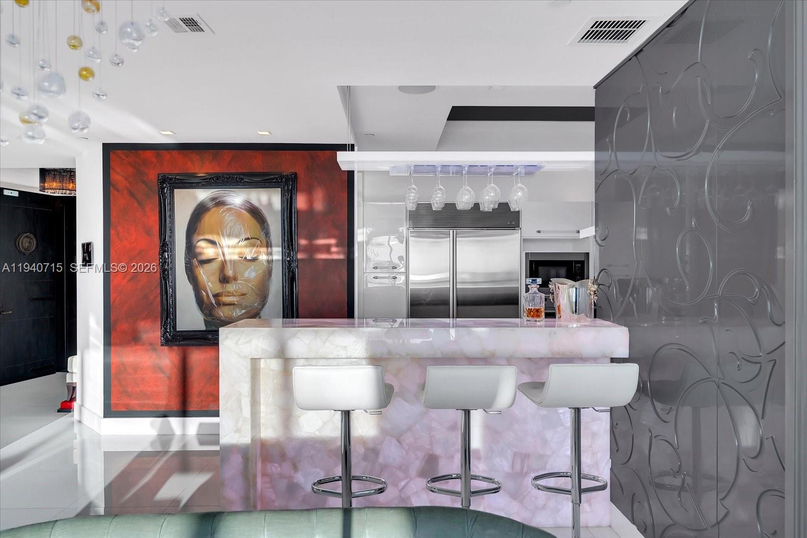 CONTINUUM ON SOUTH BEACH - Residential