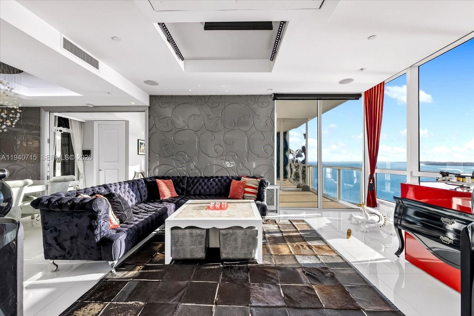 CONTINUUM ON SOUTH BEACH - Residential