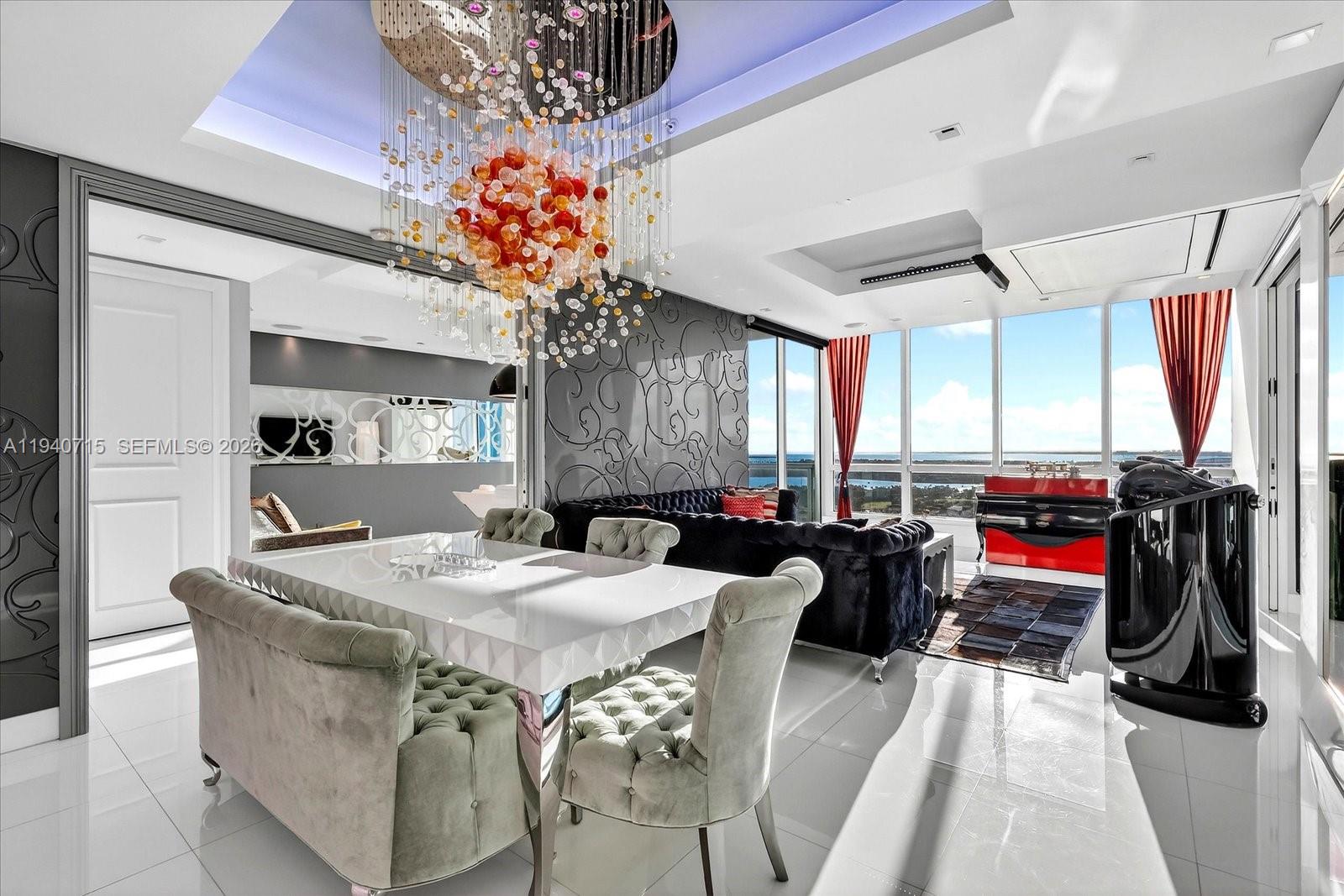 CONTINUUM ON SOUTH BEACH - Residential
