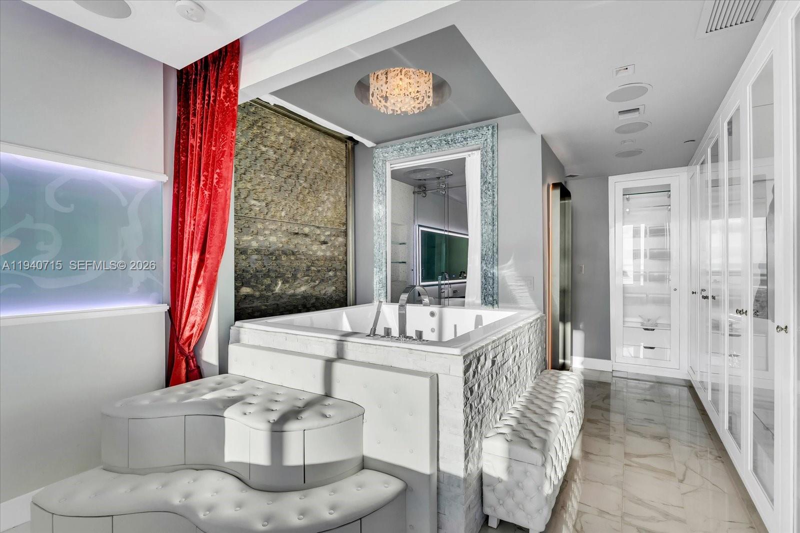 CONTINUUM ON SOUTH BEACH - Residential