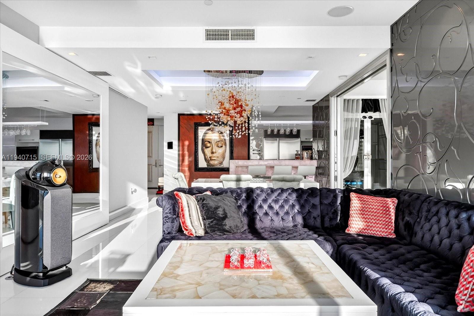 CONTINUUM ON SOUTH BEACH - Residential