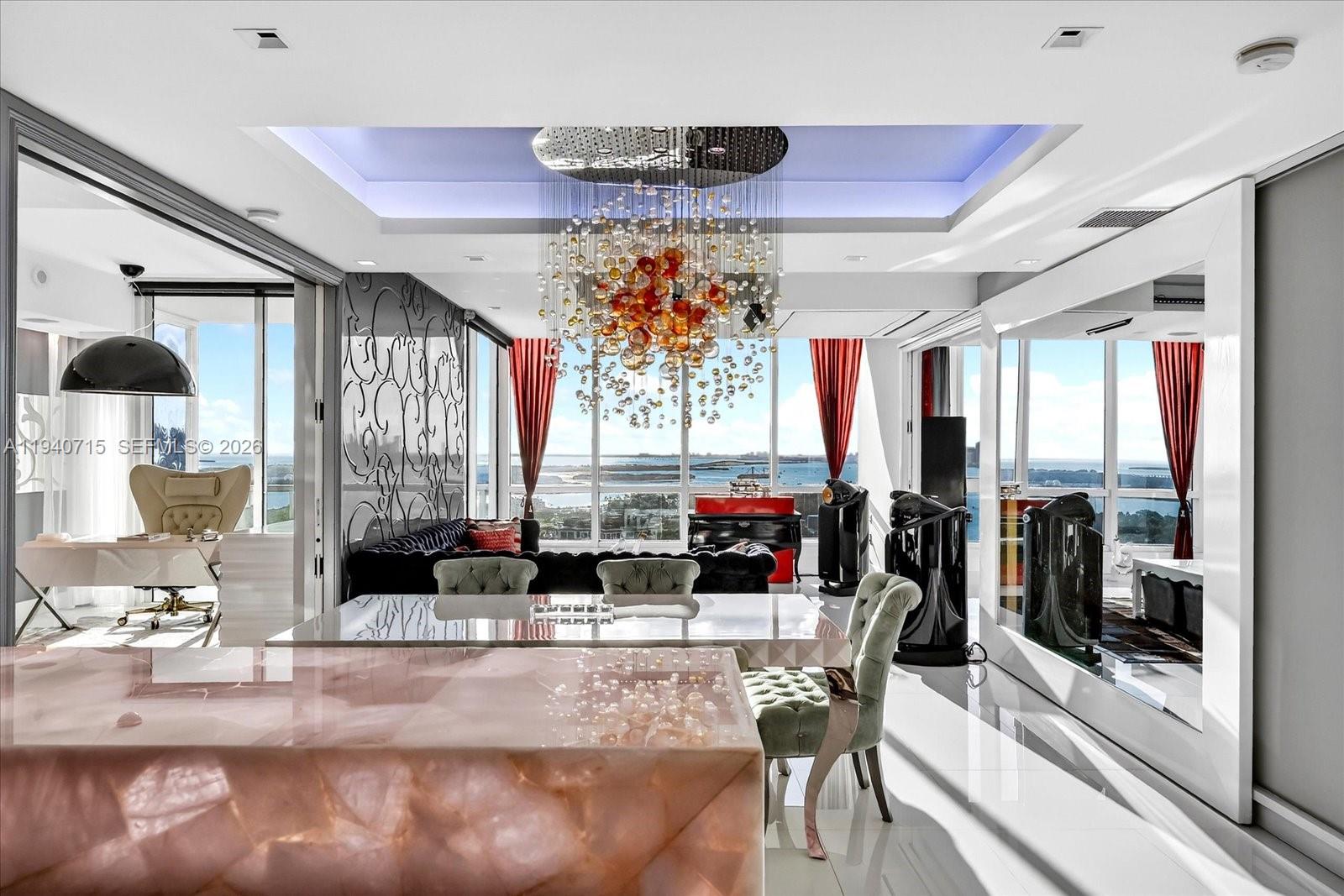 CONTINUUM ON SOUTH BEACH - Residential