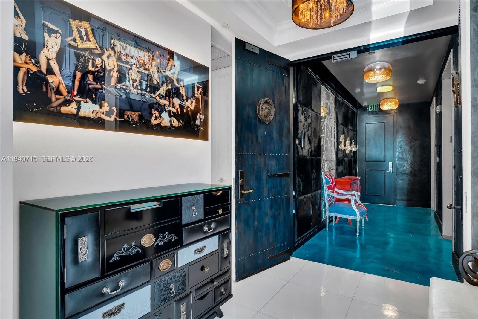 CONTINUUM ON SOUTH BEACH - Residential